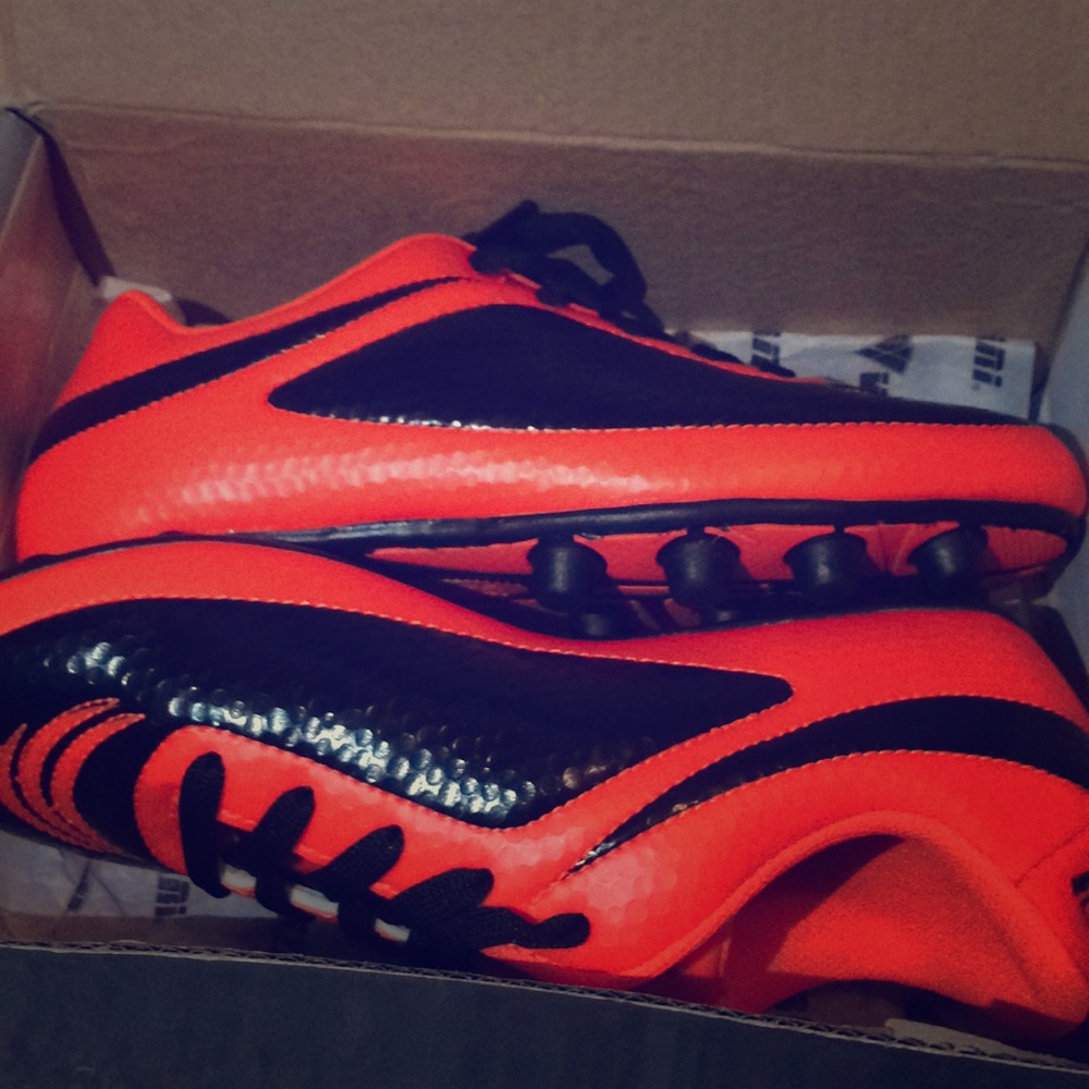 Soccer shoes that have not been used